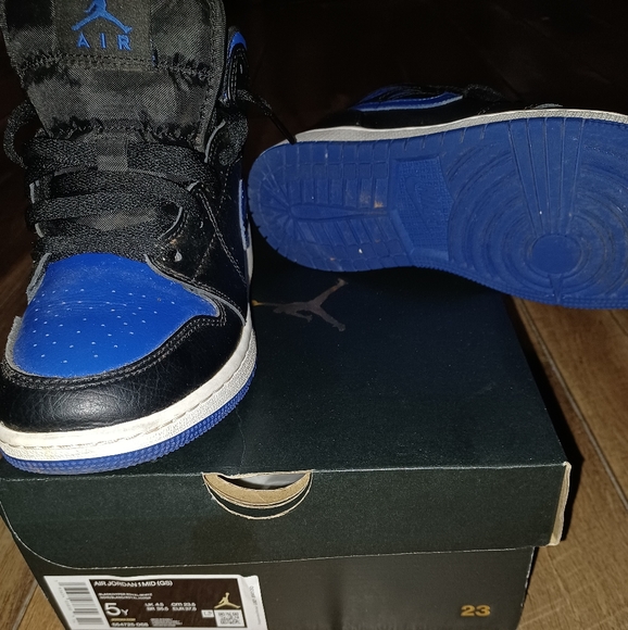 Nike - Picture 2 of 3